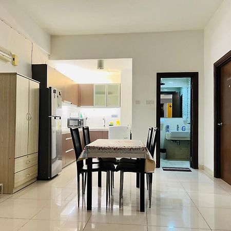 Regalia Spritz Empire Hostel Куала-Лумпур Екстер'єр фото