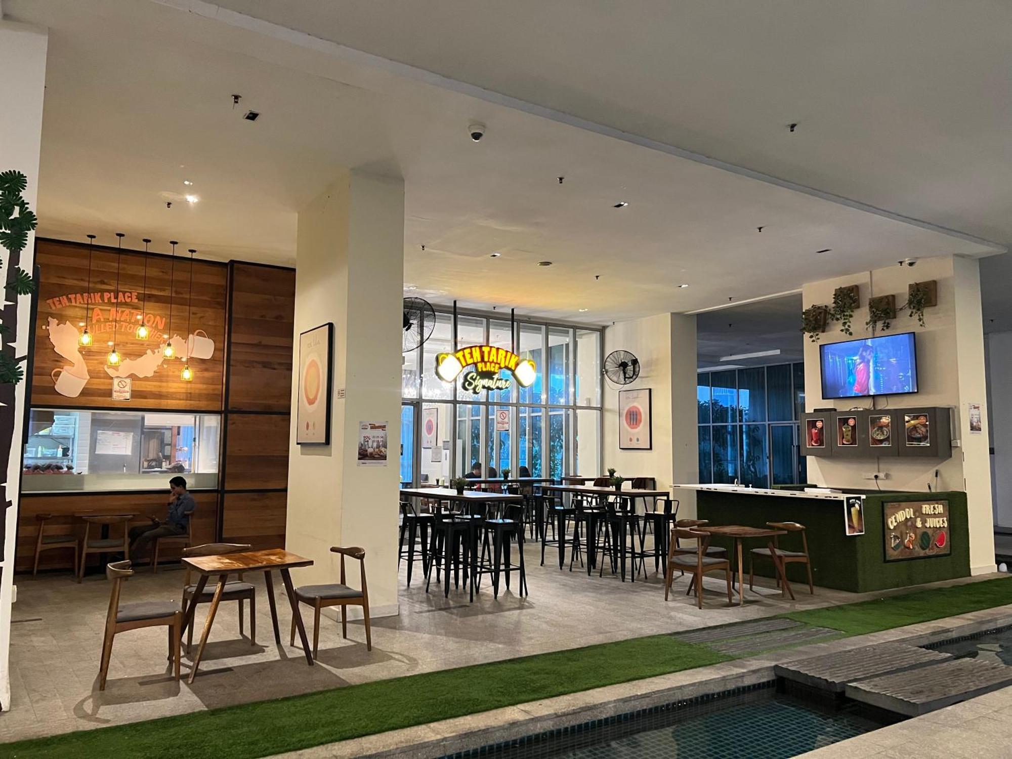 Regalia Spritz Empire Hostel Куала-Лумпур Екстер'єр фото