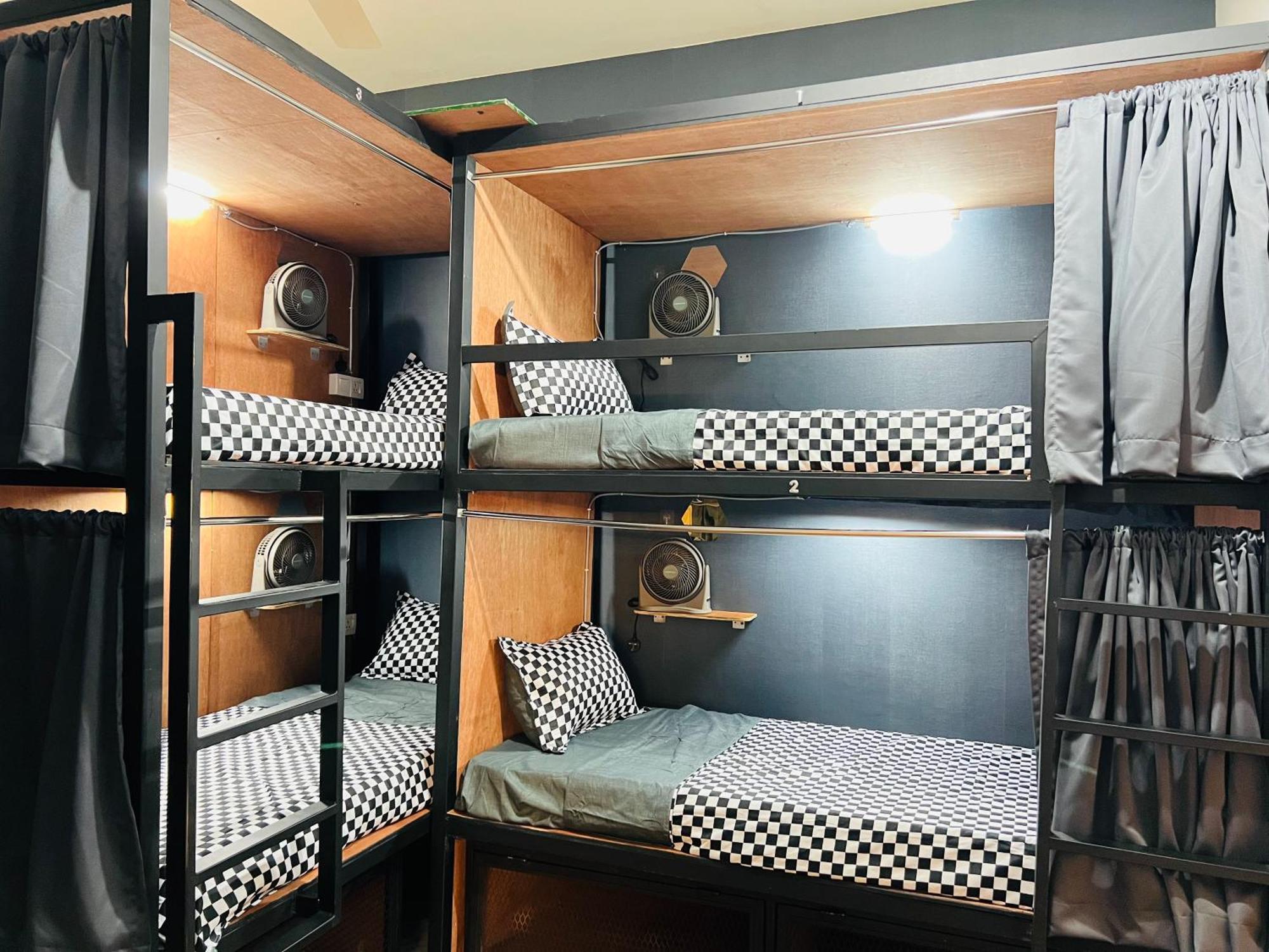 Regalia Spritz Empire Hostel Куала-Лумпур Екстер'єр фото