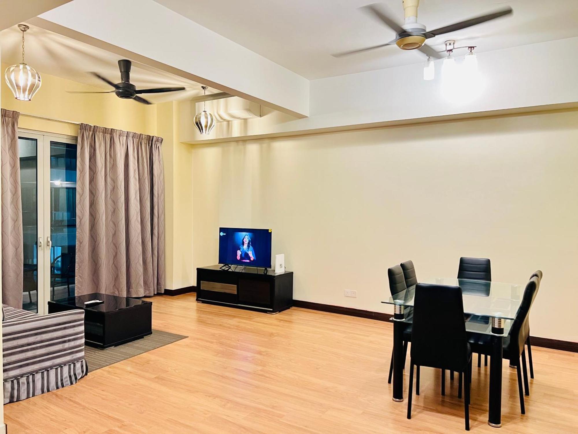 Regalia Spritz Empire Hostel Куала-Лумпур Екстер'єр фото