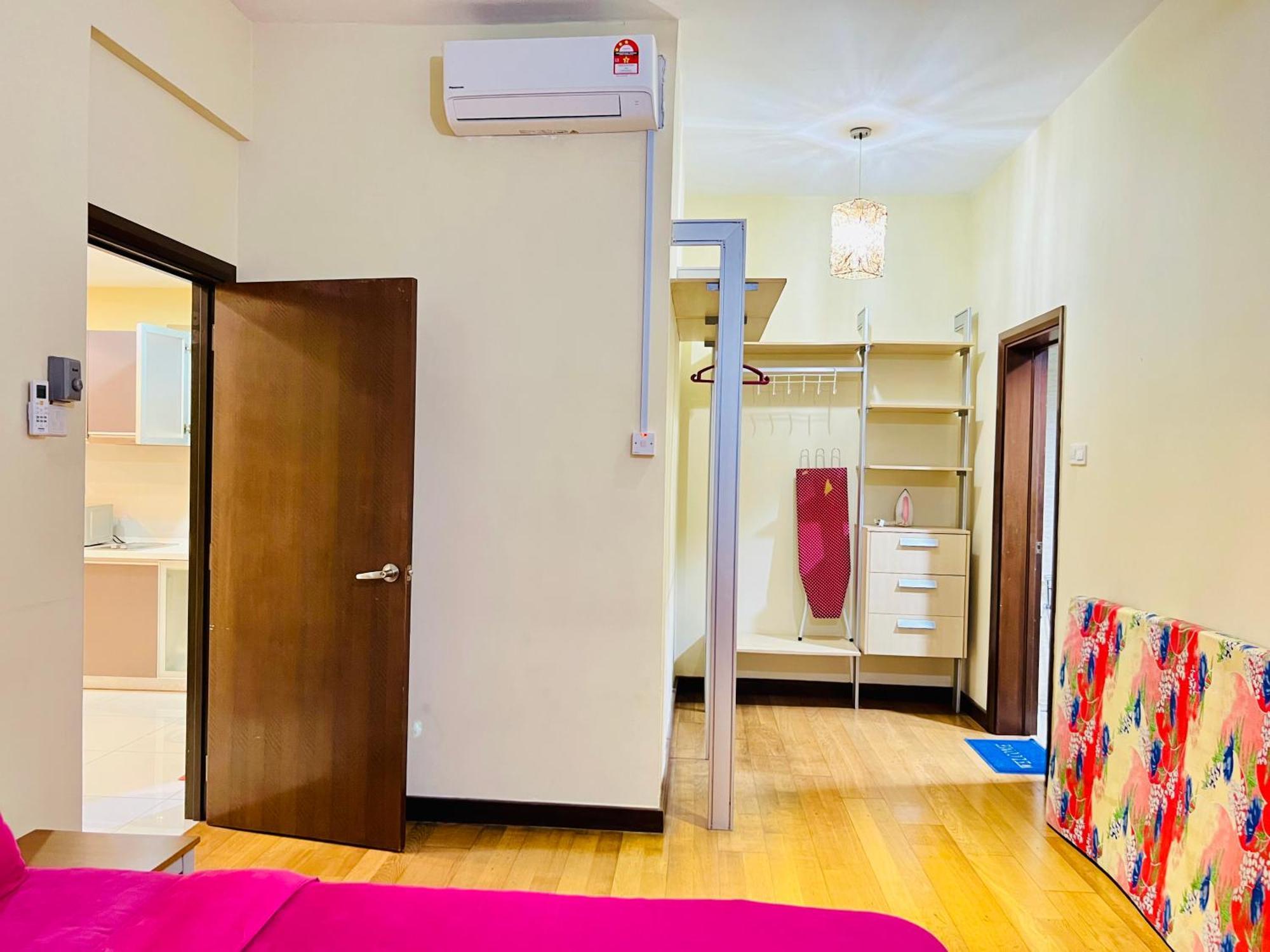 Regalia Spritz Empire Hostel Куала-Лумпур Екстер'єр фото